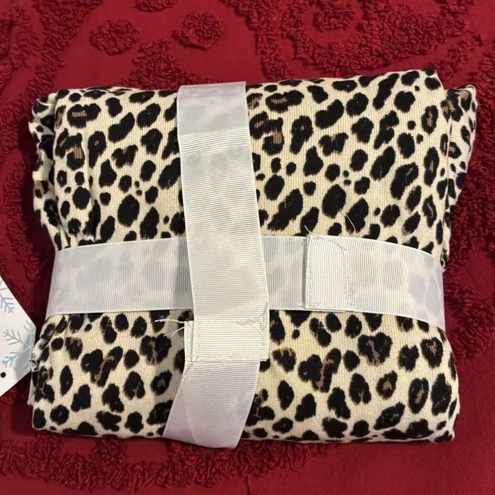 Leopard Print 2 Piece Pajama Sleepwear Size Large Long Sleeve Animal Print NWT - Picture 4 of 5